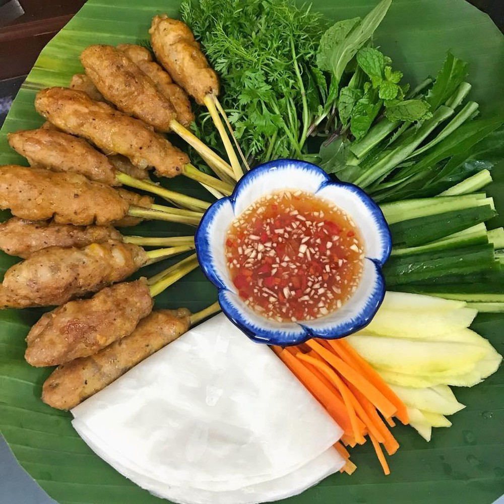 Vietnamese food ultimate guide local cuisines photo Nem xien nuong Vietnamese food ultimate guide local cuisines