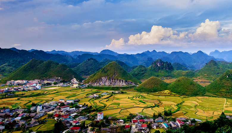 Quan Ba twin mountains Ha Giang loop Tonyhagiang5 Ha Giang Tour with Locals