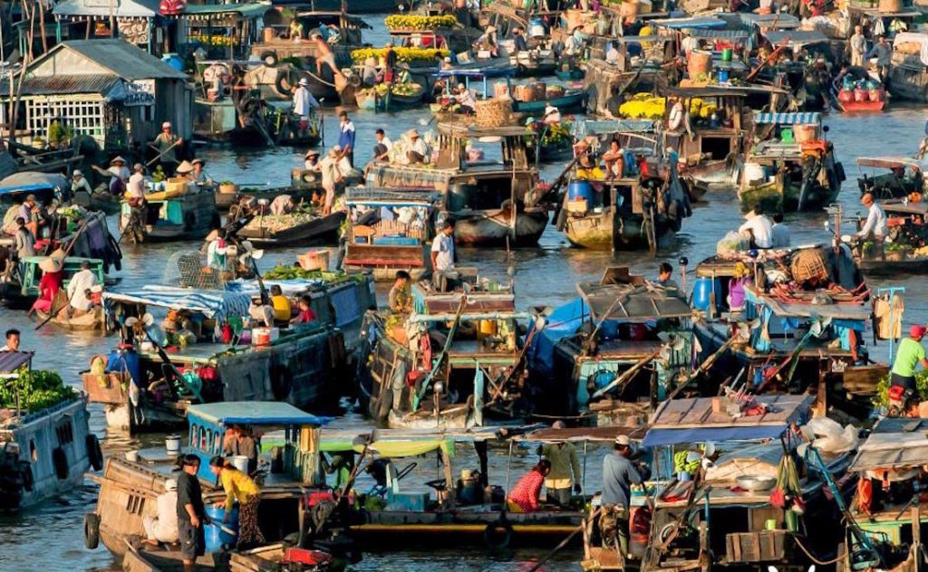 Mekong Delta Mekong market 1024x632 15 Beautiful Places To Visit In Vietnam