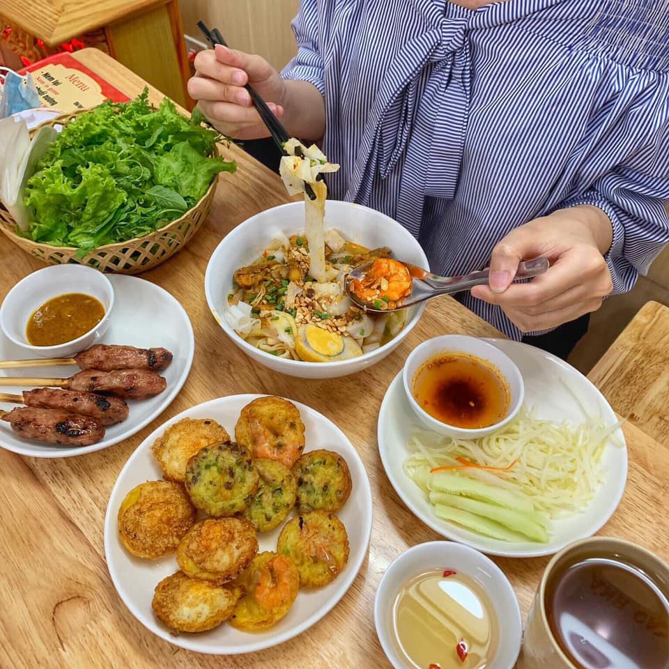 Hanoi walking tour Street Food photo 99296933 1873932262738422 7270790349730086912 n Hanoi walking tour Street Food