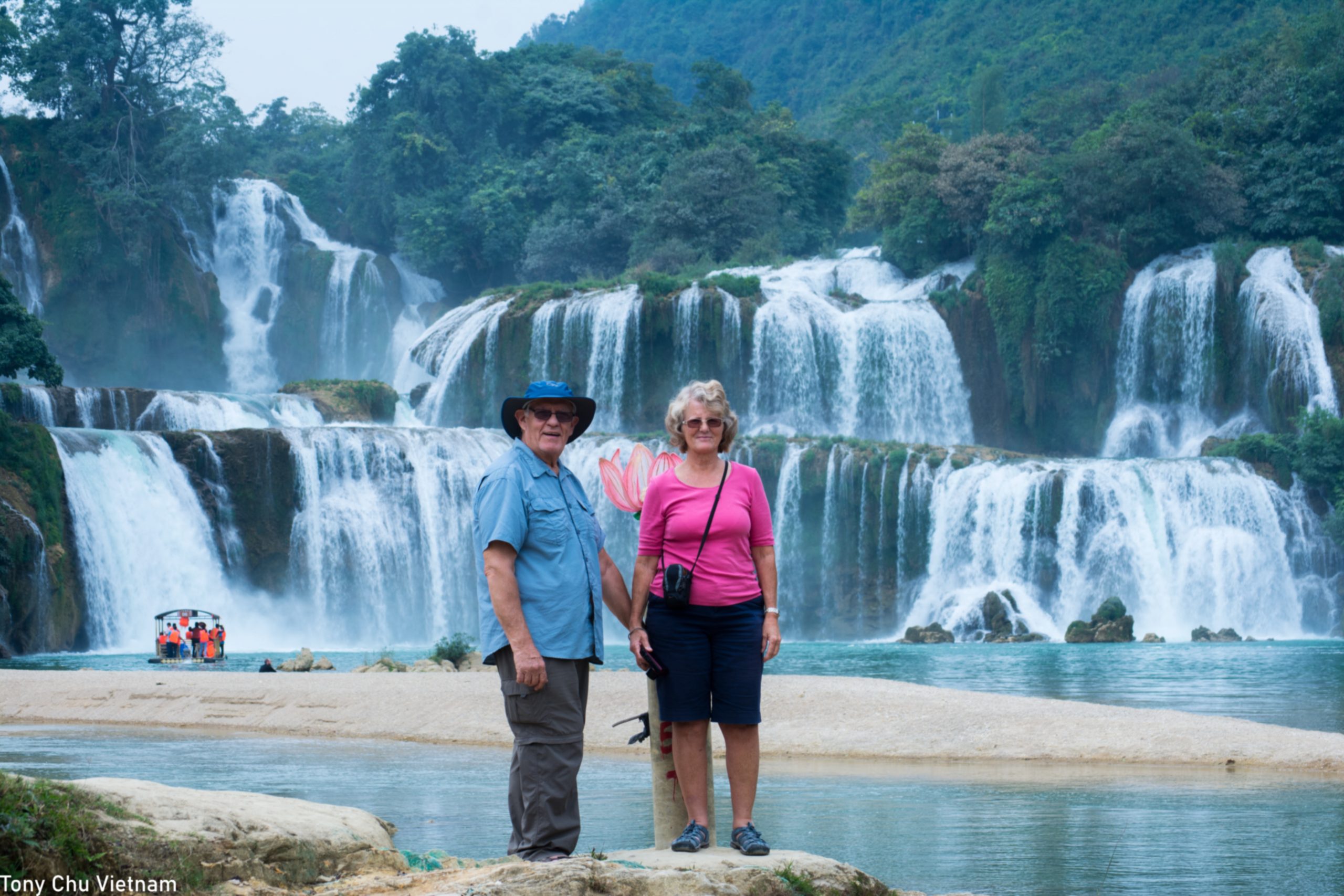 ban giioc falls with tour guide vietnam