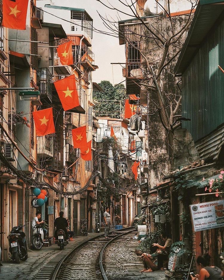 Train street in hanoi photo Photo 5 2 20 09 49 41 1 1 Vietnam Tours with Local Guides