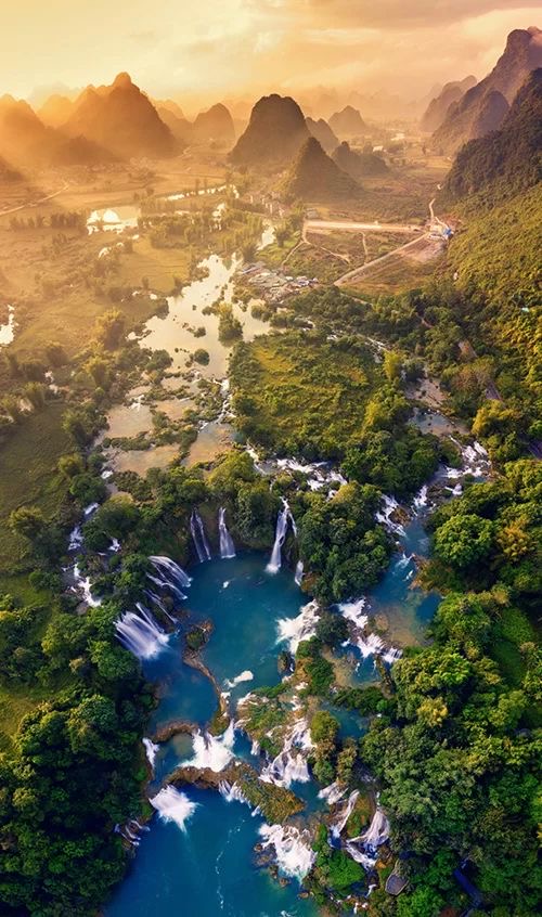 Bangioc waterfalls in Cao Bang Bangioc waterfalls in Cao Bang