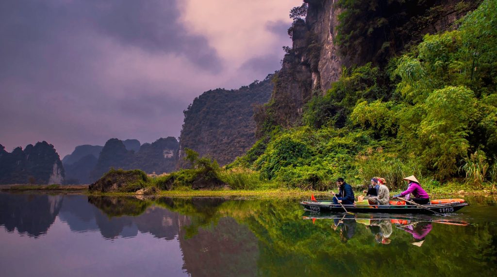 Tam Coc - Trang an sampa boat trip in Ninh Binh Tam Coc - Trang an sampa boat trip in Ninh Binh