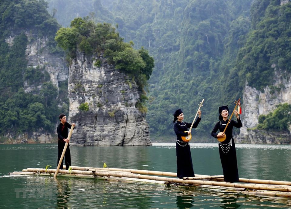 Du Lịch thác bẳn giốc - hồ Ba Bể Du Lịch thác bẳn giốc - hồ Ba Bể