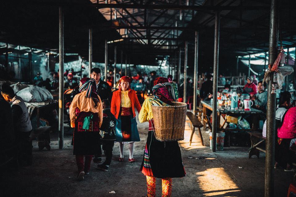 Bac ha market Tonyhagiang7 Northern Vietnam Tour Package