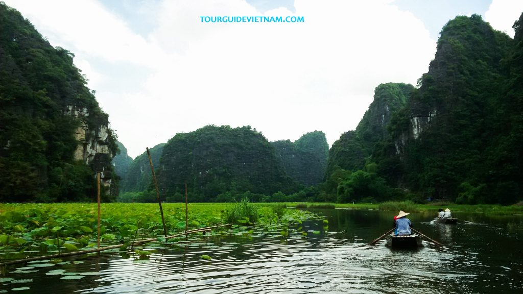 5 day tour north vietnam Boat trip in Ninh Binh 1024x576 5 day tour around North Vietnam Off the beaten track