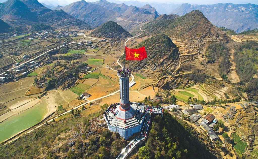 Lumg cu flag tower Lung cu flag tower ha giang 1024x631 Amazing Hanoi to Ha Giang Road Trip