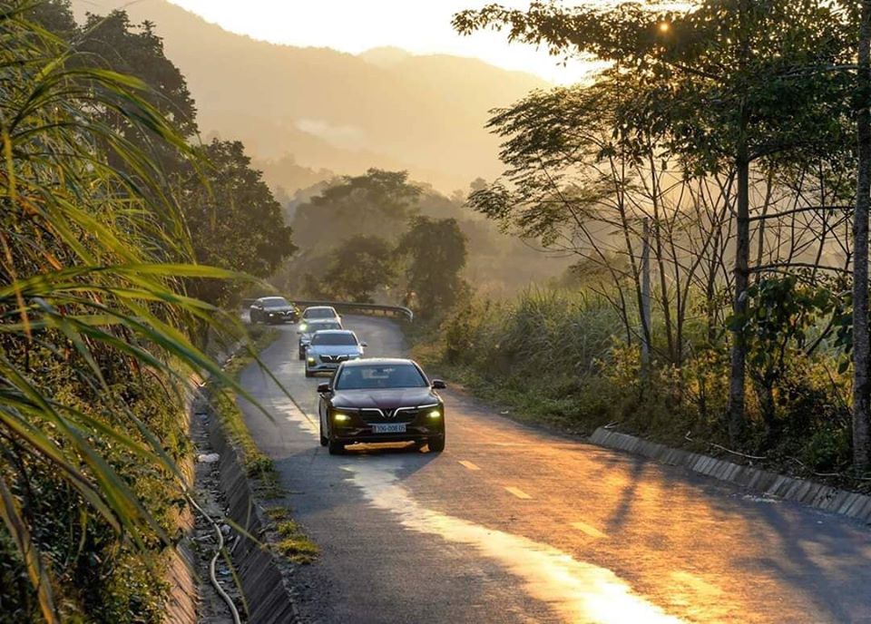 hanoi to sapa by private car Hanoi sapa by car 1 Best Way from Hanoi to Sapa Bus Train or Car